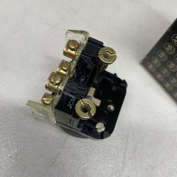 ALLEN BRADLEY 800T-A2A PUSHBUTTON SER. C 800TA2A