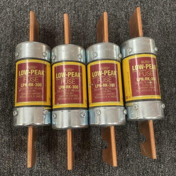 (4) BUSSMANN BUSS LPN-RK-300 LOW PEAK FUSE RK1 300A 250V 300 AMP