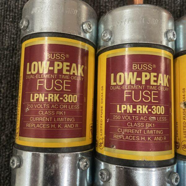 (4) BUSSMANN BUSS LPN-RK-300 LOW PEAK FUSE RK1 300A 250V 300 AMP