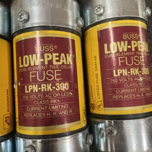 (4) BUSSMANN BUSS LPN-RK-300 LOW PEAK FUSE RK1 300A 250V 300 AMP